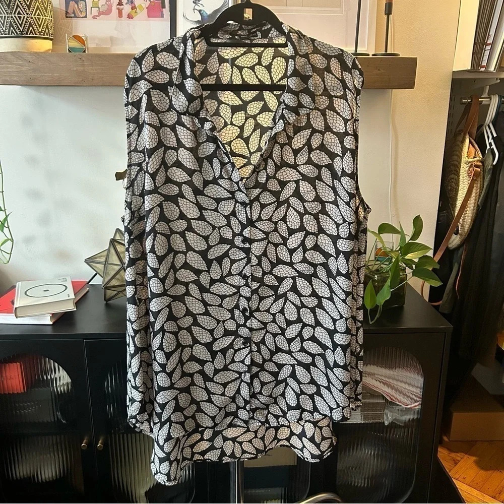 Love Drobe for Simply Be Sleeveless Collared‎ Button Down Blouse (Plus Size)